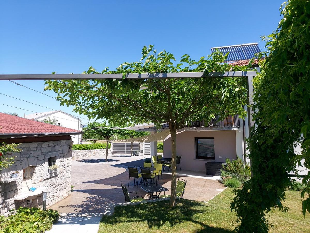 Guesthouse Pri Mihelovih Sezana Exterior photo