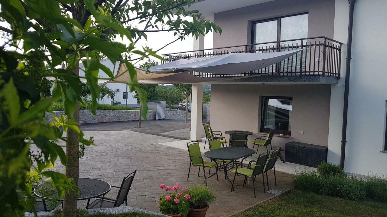 Guesthouse Pri Mihelovih Sezana Exterior photo